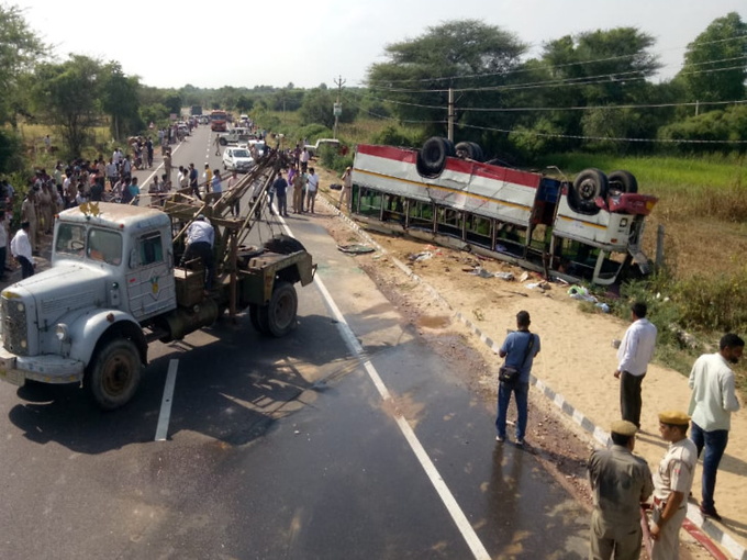0521_road_accident_sikar